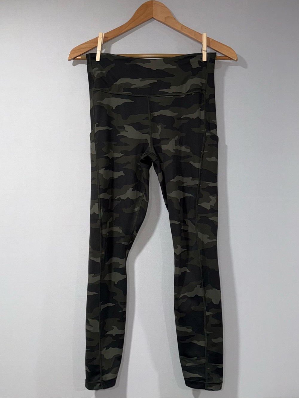 Athleta Ultimate Camo 7/8 Tight High-Rise Pocket Stretch Leggings | Size S